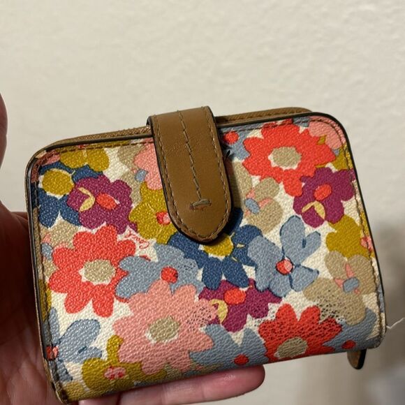 Coach Peyton Floral Wallet - Picture 6 of 6
